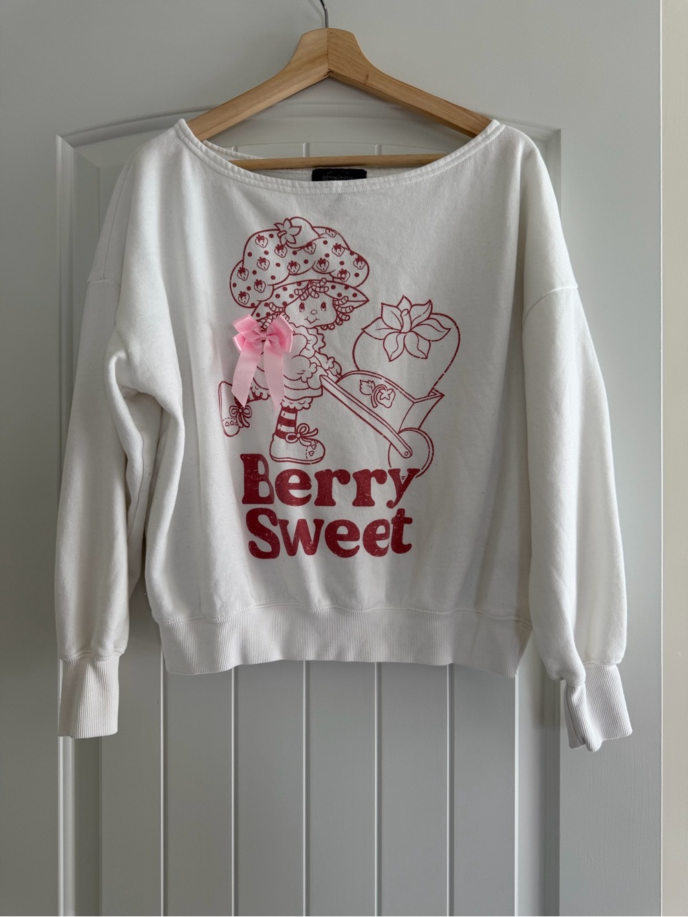 Strawberry Shortcake White Off-the-Shoulder Berry Sweet Graphic Sweater Size S